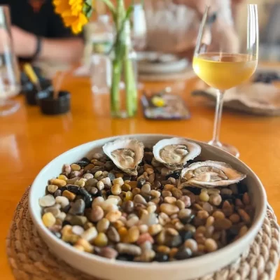 Oyster tasting in Maine